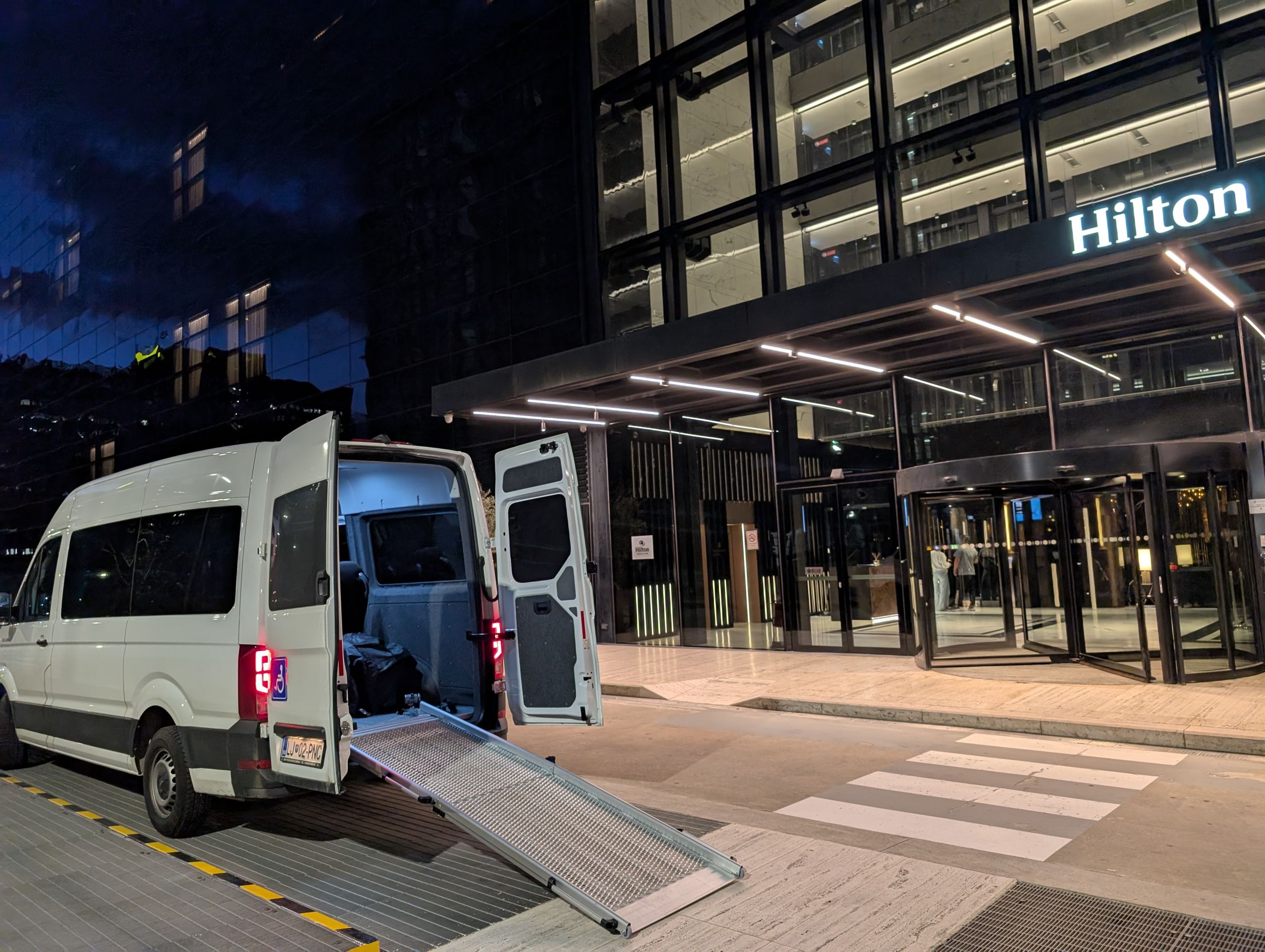 PXL_20250330_180548061.MP (1) Accessible transport van Hilton